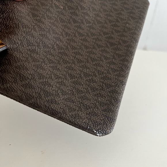 Michael Kors Monogram Waist Bag Size Medium - Picture 7 of 9